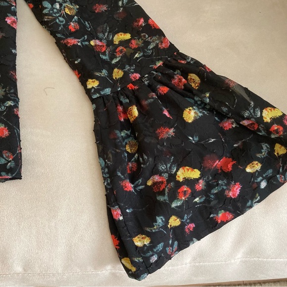 Club Monaco Taisie Floral Long Bell Sleeve Blouse - Picture 8 of 8